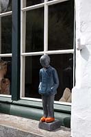 Sculpture sur rebord de fenêtre