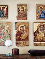Affichage de peintures religieuses