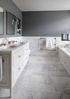 Plancher de salle de bain en marbre