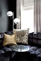 Canapé d'angle contemporain avec coussins à motifs