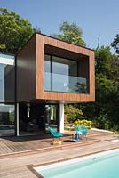 Maison contemporaine avec extension en forme de cube
