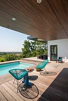 Terrasse et piscine contemporaines avec vue