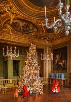 Sapin de Noël dans la chambre des rois, plafond baroque par Le Brun, Vaux le Vicomte