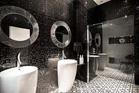 Salle de bain monochrome