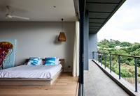 Chambre minimale avec balcon