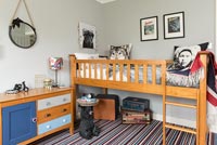 Chambre d'enfant avec lits superposés