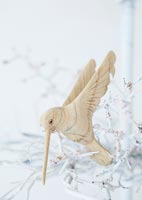 Boule d'oiseau sur l'arbre de Noël