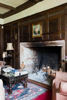 Le salon d'hiver avec lambris de chêne ajouté en 1609, Cothay Manor