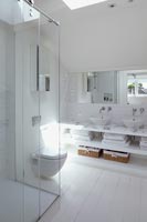 Salle de bain blanche