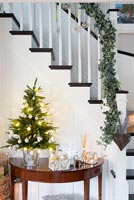 Couloir avec des décorations de Noël