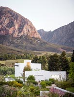 Maison contemporaine au pied des montagnes, Afrique du Sud