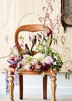 Affichage floral sur chaise classique