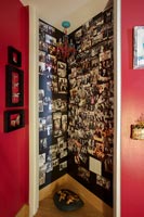 Collage de photos sur le mur