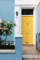 Porte d'entrée peinte colorée de maison, Londres, Royaume-Uni