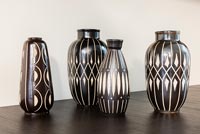 Détail de vases en poterie allemande par Anton Piesche Sgraffito