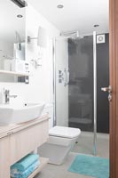Salle de douche moderne