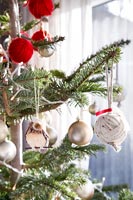 Détail des décorations d'arbre de Noël