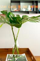 Vase en verre à feuillage vert