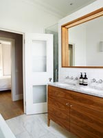 Armoire évier double moderne dans la salle de bain