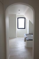 Salle de bain minimaliste monochrome