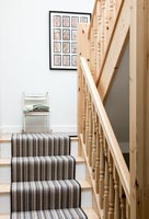 Escalier en bois avec moquette