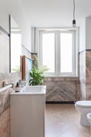 Salle de bain en marbre moderne