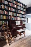 Piano classique avec bibliothèque