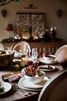 Table à manger rustique décorée pour Noël