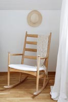 Chaise à bascule en bois