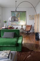 Salon moderne avec des meubles vintage