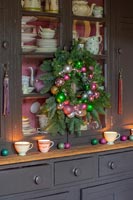 Commode de cuisine décorée pour Noël