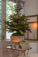 Petit arbre de Noël en pot décoratif en argile