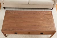 Vue aérienne de la table basse en bois