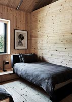 Chambre double contemporaine dans une cabane en bois