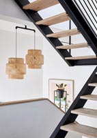 Escalier contemporain noir et bois