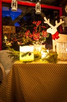Table de salon décorée pour Noël