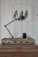 Lampe de bureau vintage et peinture de maquereau