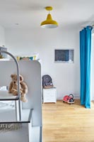 Chambre moderne pour enfants avec lits superposés
