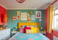 Chambre moderne colorée