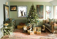 Salon classique décoré pour Noël