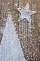 Close up detail d'étoile peinte sur planche de bois décorée