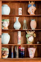Collections de vases ornés