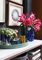 Vases modernes avec fleurs