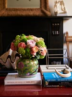 Vase orné de fleurs