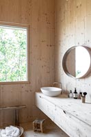 Salle de bain en bois moderne