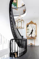 Escalier noir classique