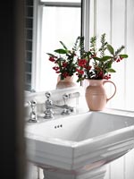 Salle de bain champêtre décorée pour Noël