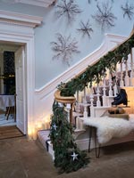 Couloir classique décoré pour Noël
