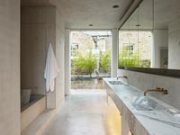 Salle de bain contemporaine en béton et marbre