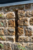 Détail du mur extérieur en pierre